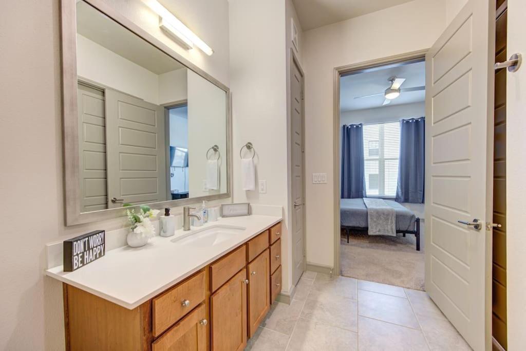 Fancy Apt Downtown. Pool. Gym. Lounge. Pet Ok Houston Exteriér fotografie
